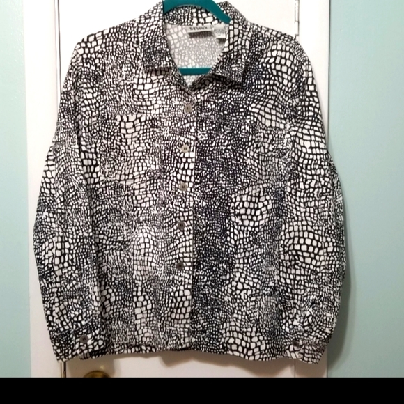 Chico's Design lightweight blazer - Medium - Picture 1 of 8